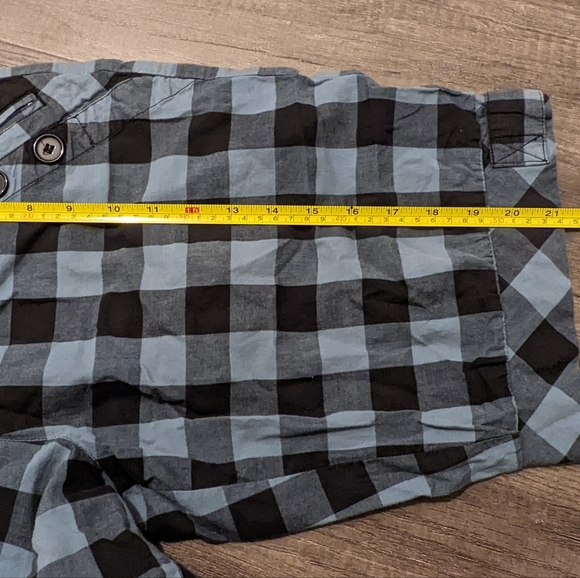 Nikita Bermuda Shorts Green/Black Size Large - Picture 3 of 3